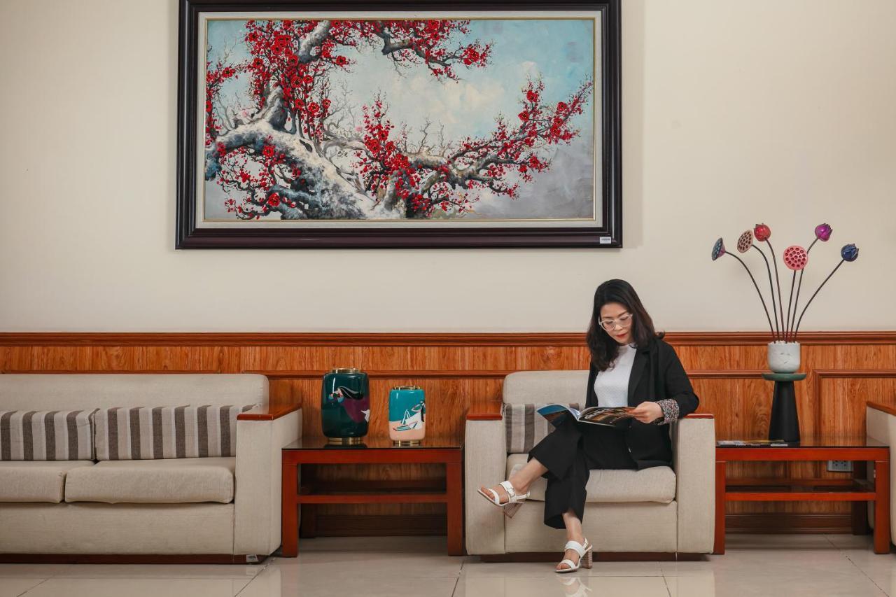 A25 Hotel - 705 Lac Long Quan Hanoi Esterno foto